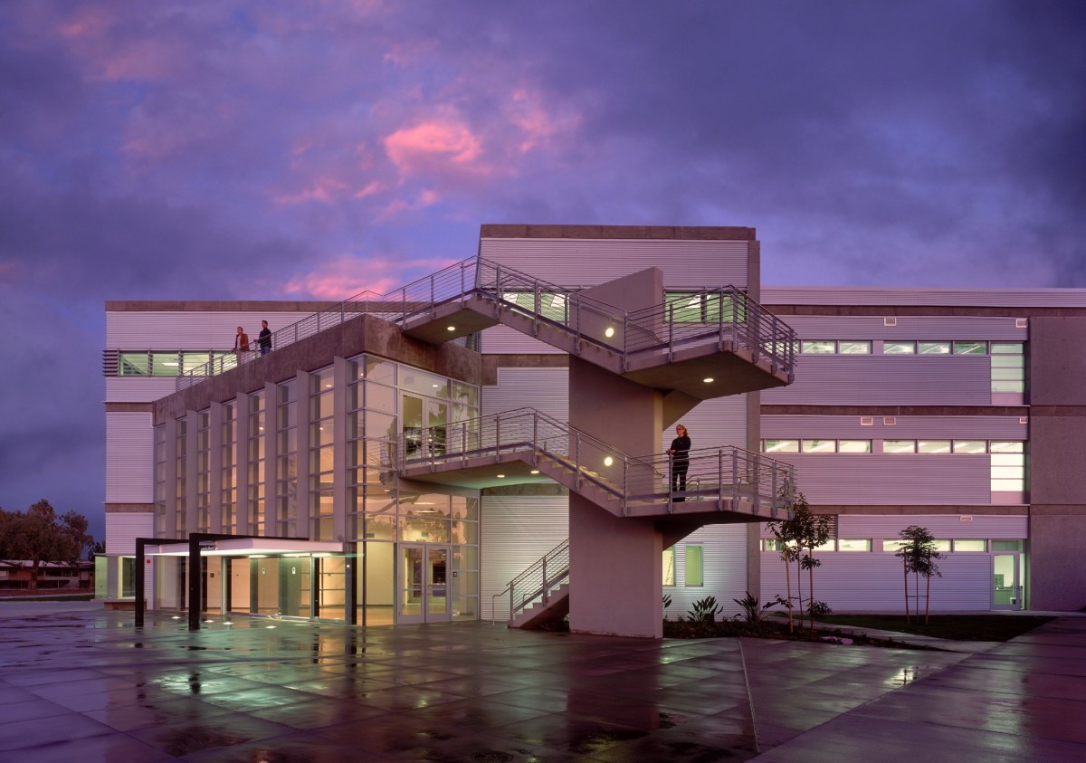 Orange Coast College Art Center EYRC Architects   371occ Phf02b Av Lrg 