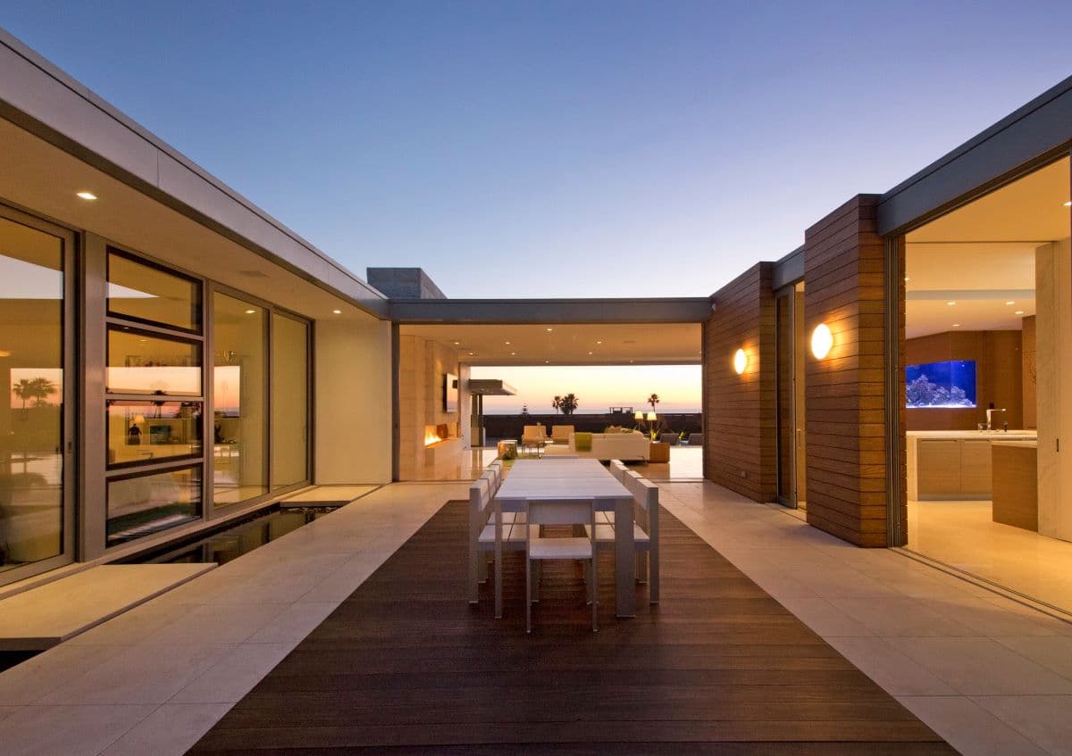 5 Modern Houses With Stunning Interior Courtyards image